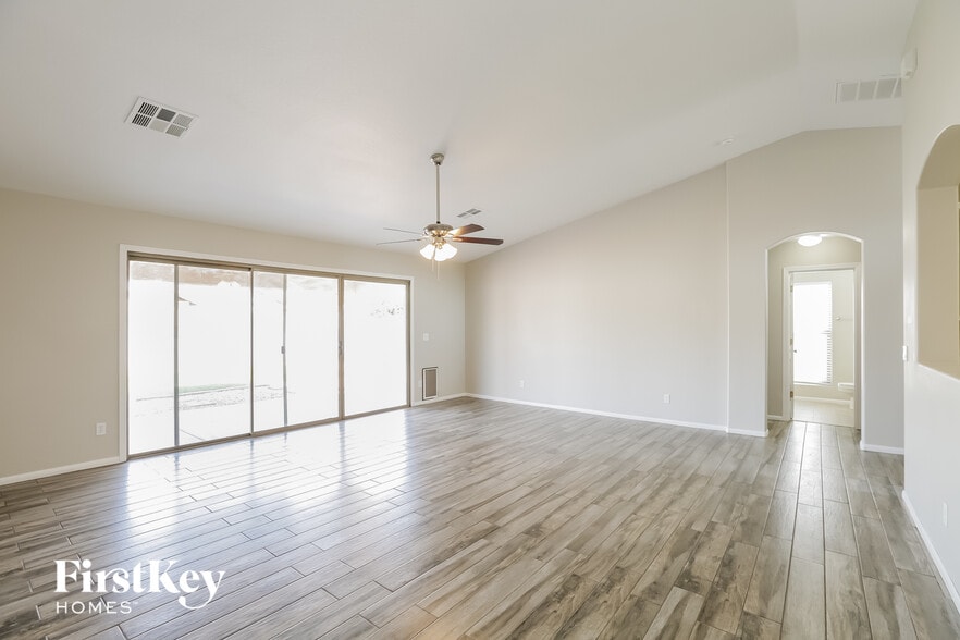 Building Photo - 7017 N 77th Dr