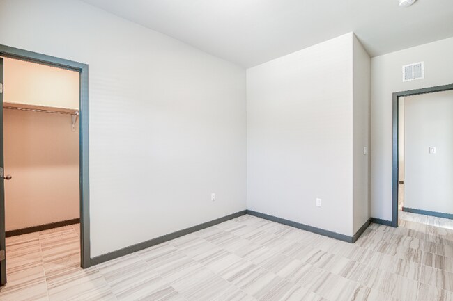 Building Photo - 8945 Robert Dr