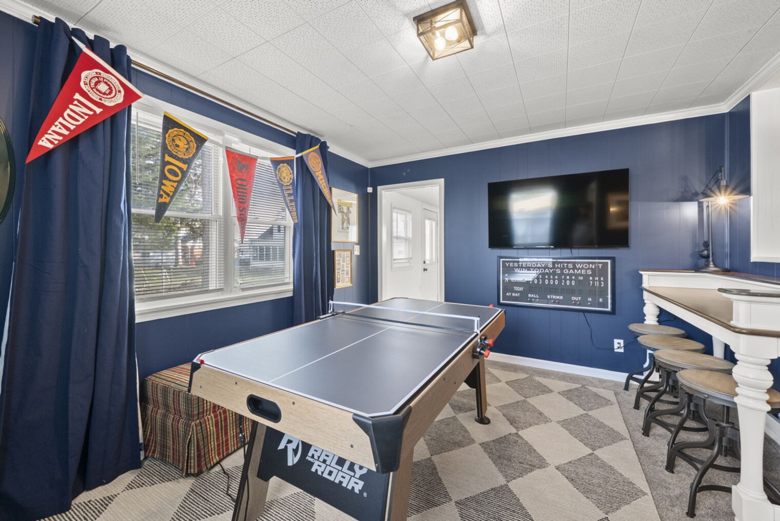 Building Photo - 1710 Hess Blvd