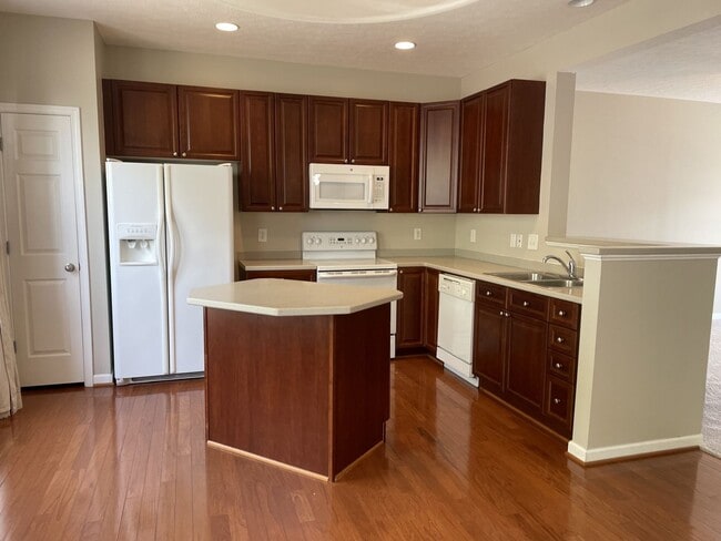 Building Photo - 3 Bedroom/2.5 Bath Townhome in Great Location