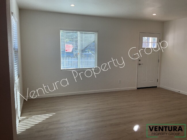 Building Photo - 831 S E St