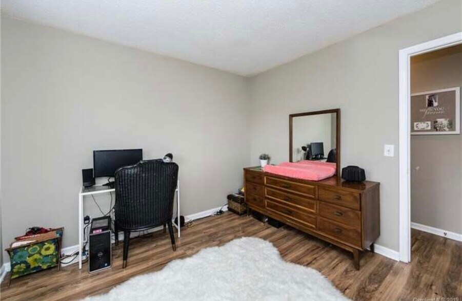 Building Photo - 6145 Meadow Rose Ln Apt K