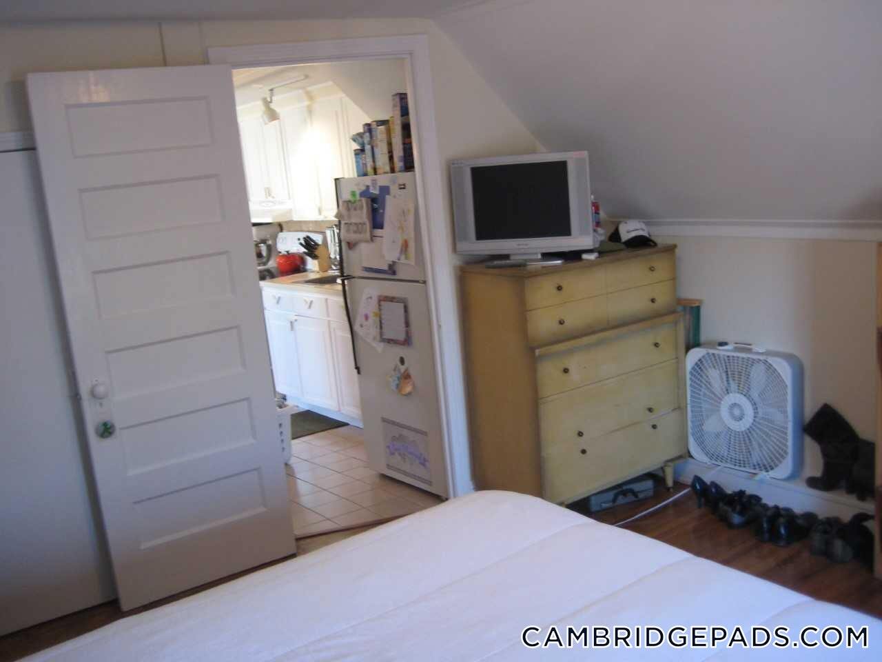 Building Photo - 9 Cedar St