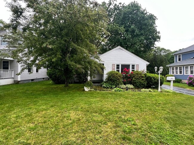 Building Photo - Single Family Home for Rent in Longmeadow!