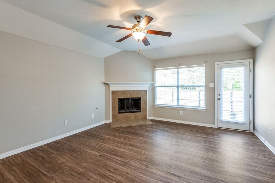 Building Photo - 2309 Castle Creek Dr