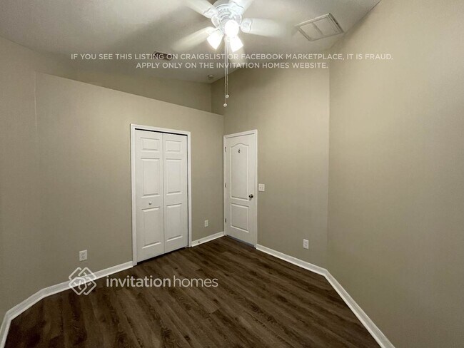 Building Photo - 15750 Greyrock Dr