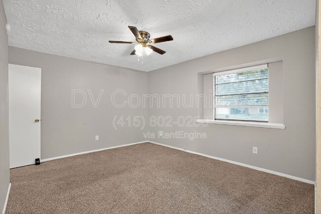 Building Photo - 20021 Cottonglade Ln