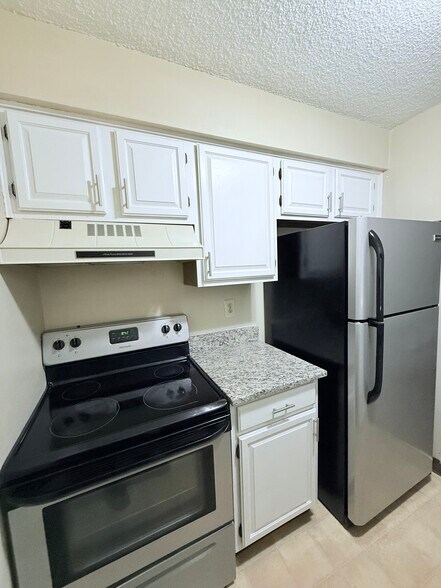 Building Photo - 5002 Ravens Crest Dr