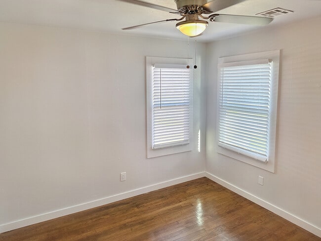 Building Photo - 3221 NE 16th St