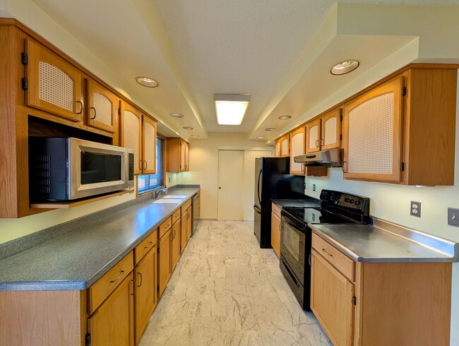 Building Photo - Over Sized 3-Bed, 2.5-Bath SFH w/ 2-Car Garage, & Fenced Backyard!