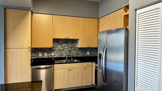 Building Photo - 388 E Ocean Blvd
