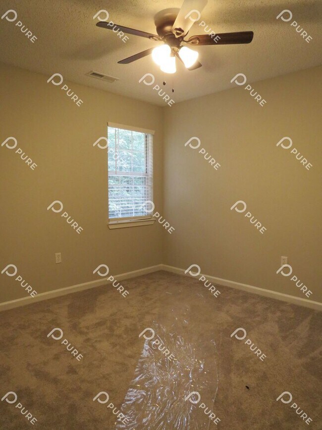 Building Photo - 202 Marlboro Way