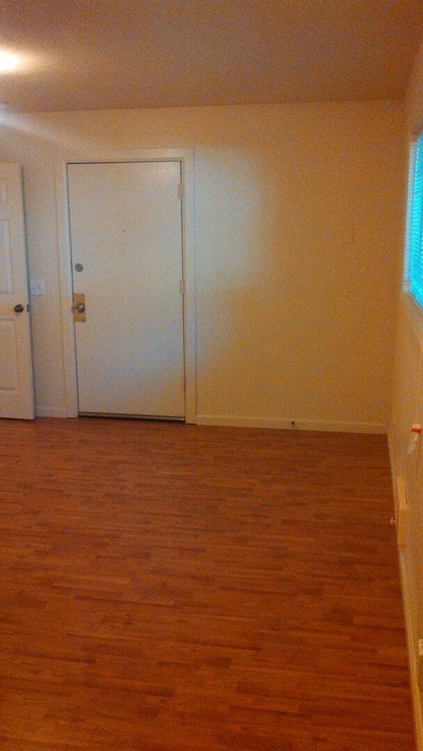 Building Photo - 729-729 NE Church St