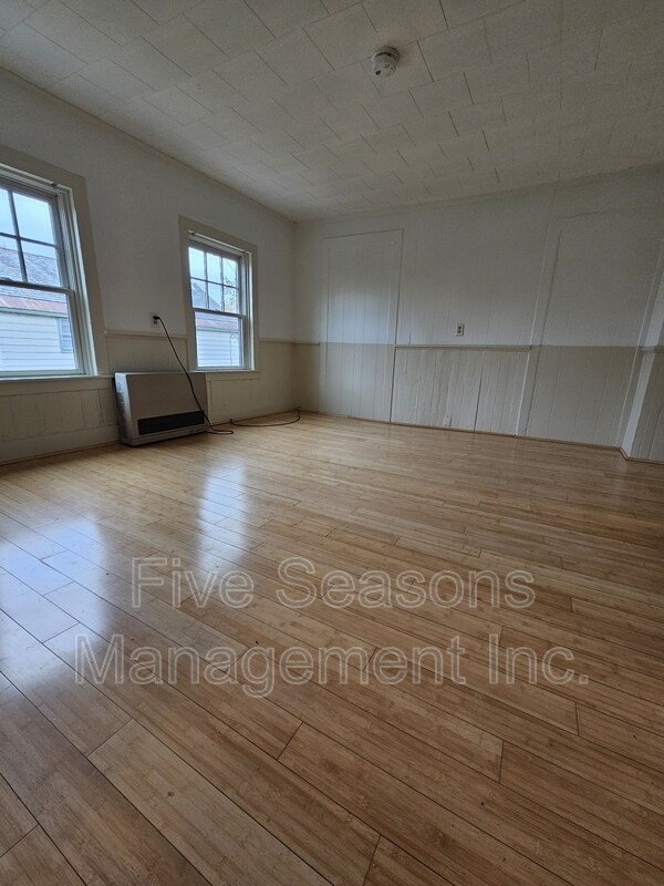 Building Photo - 32 Intervale Ave