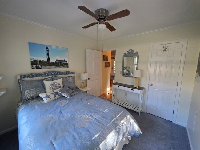 Building Photo - Beautiful 3 bedroom, 2 bath house with one car garage, located on Jonaquins Creek.