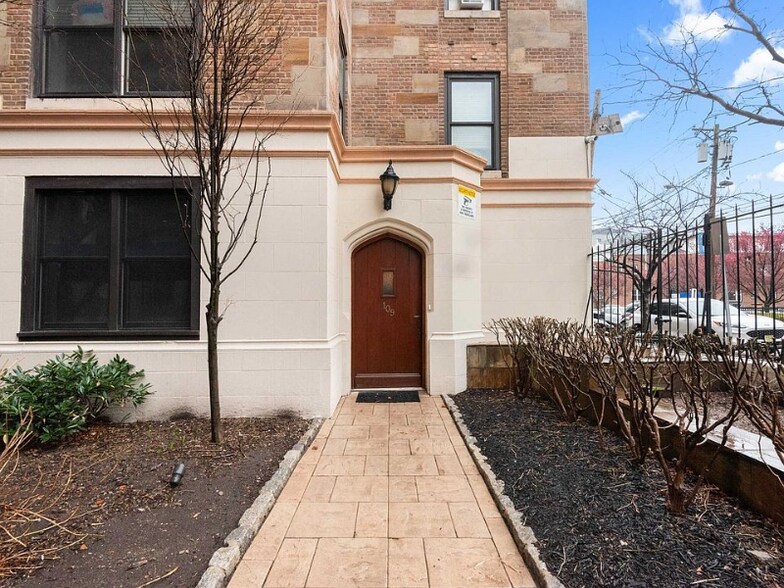 Building Photo - 50 Glenwood Ave