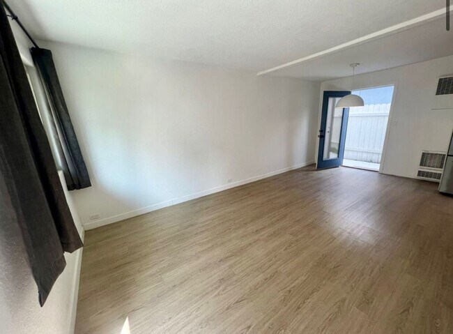 Building Photo - 231 W Canada