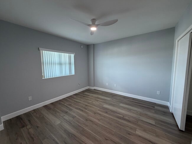 Building Photo - 15051 Royal Oaks Ln