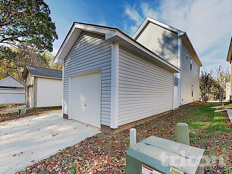 Building Photo - 7030 McLothian Ln