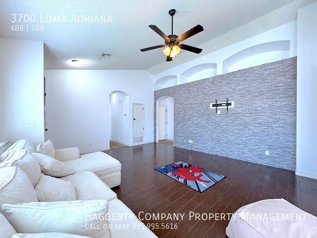 Building Photo - 3700 Loma Adriana