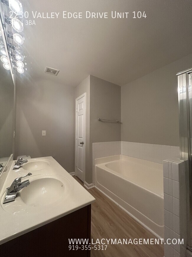 Building Photo - 2230 Valley Edge Dr