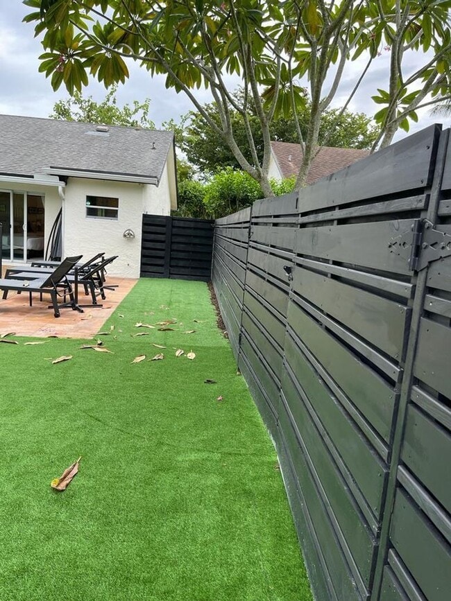 Building Photo - 7360 San Sebastian Dr