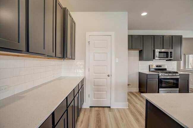 Building Photo - 2417 Caddo Canoe Dr