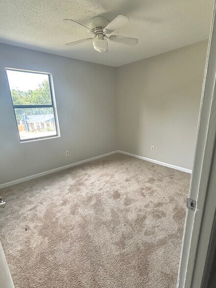 Building Photo - 2718 Bennington Dr