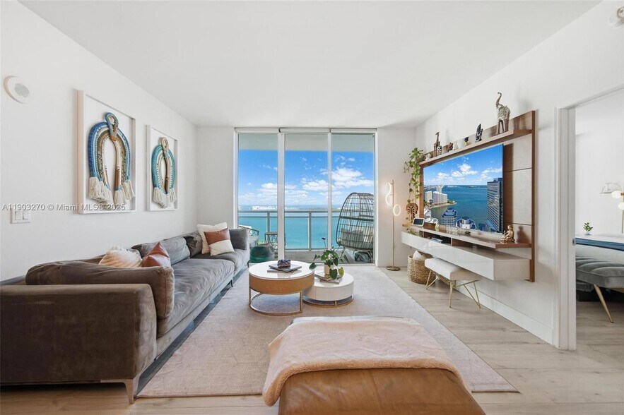 Building Photo - 951 Brickell Ave