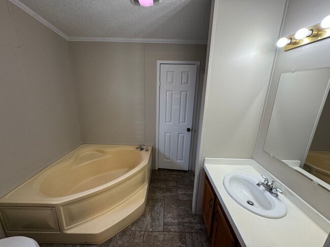 Building Photo - 3 bedroom 2 bath Mobile home newly updated...