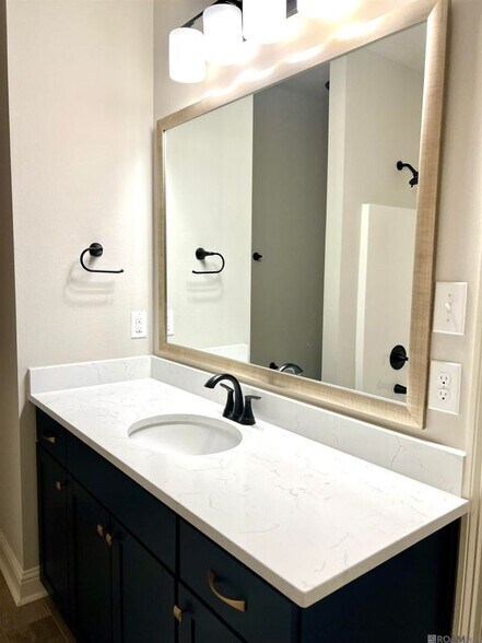 Building Photo - 39106 Harrier St