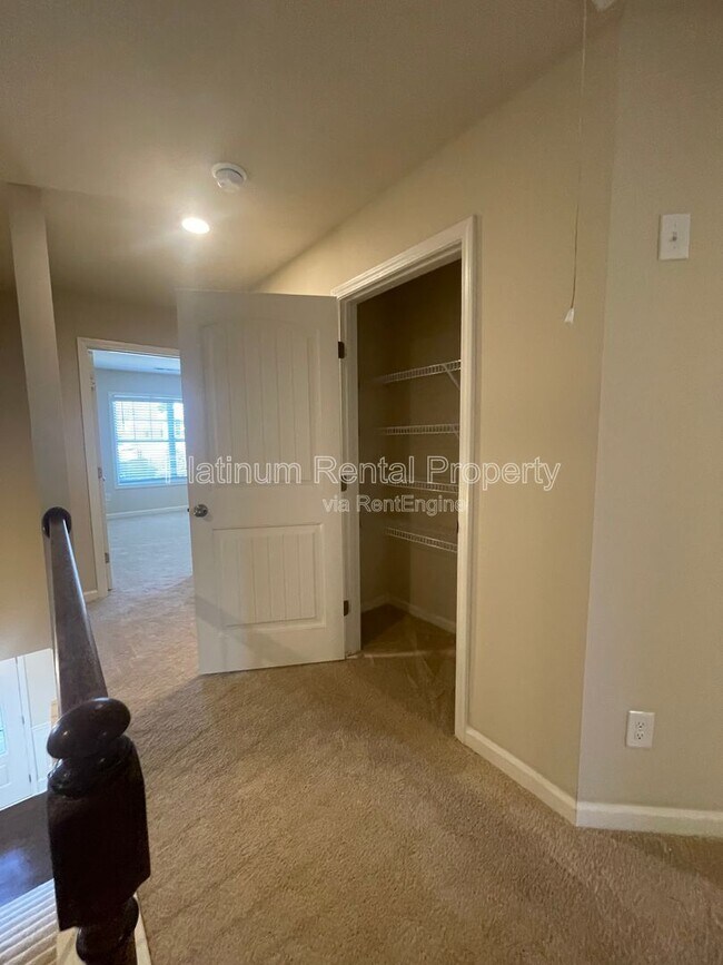 Building Photo - 4425 Huron Dr