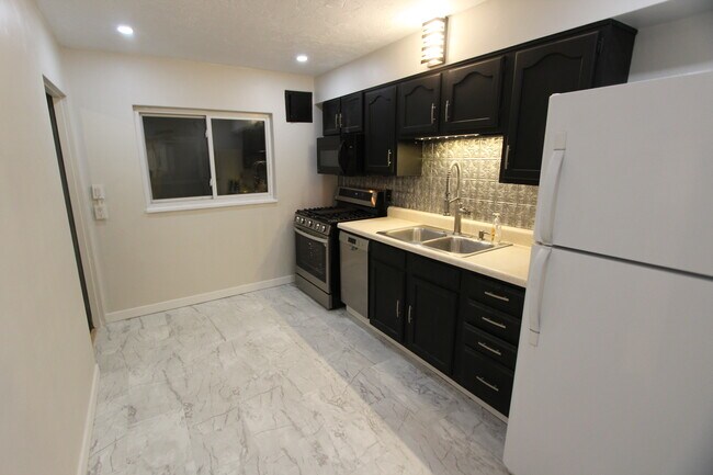 Building Photo - 4511 Main St