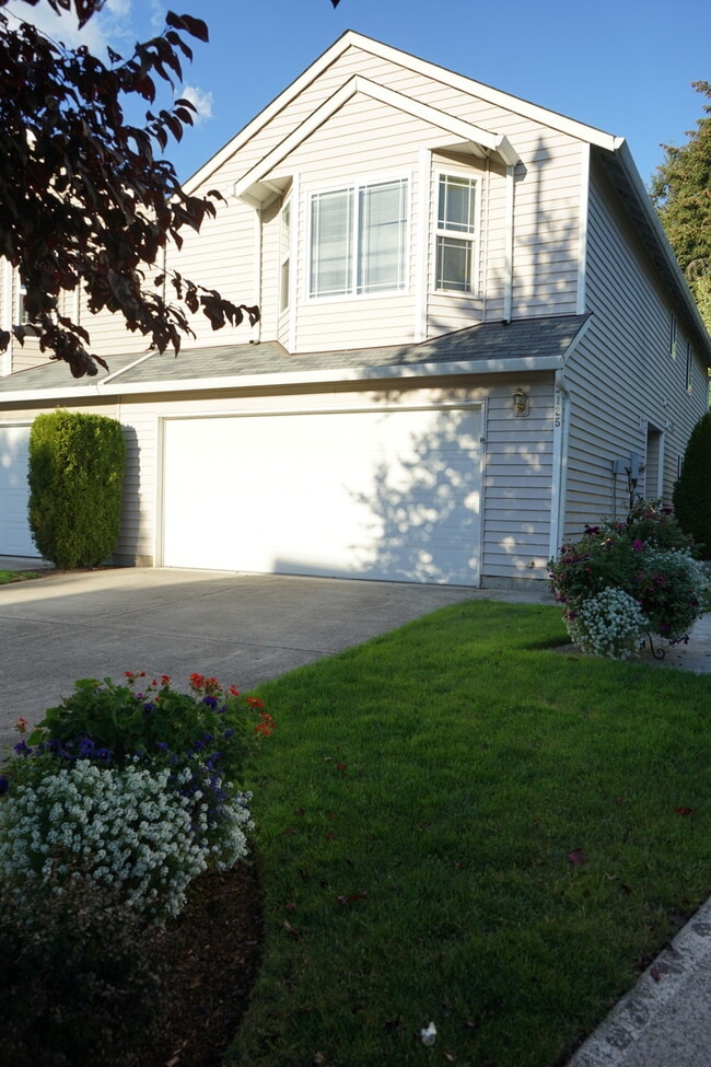 Building Photo - 3125 NE 118th Ave