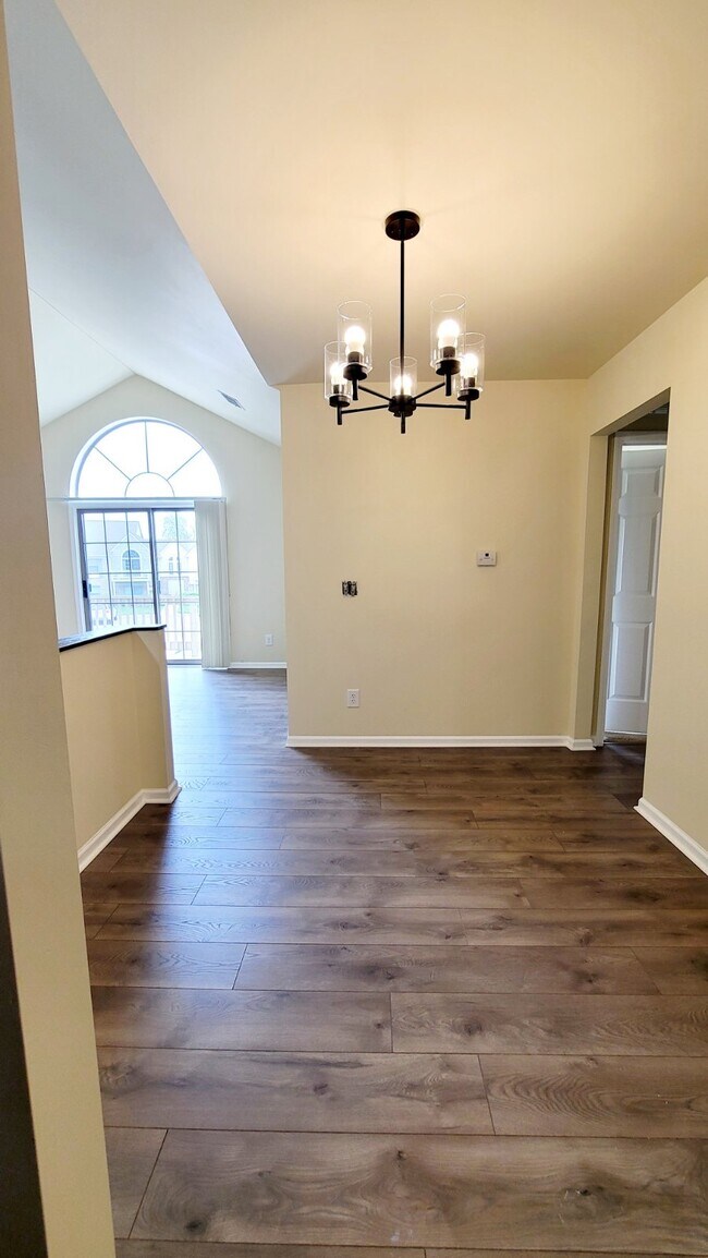 Building Photo - 245 Brookwood Dr