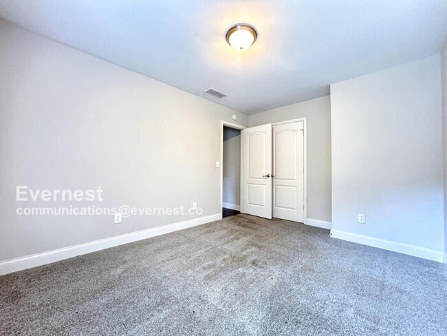 Building Photo - 215 Bridgemill Dr