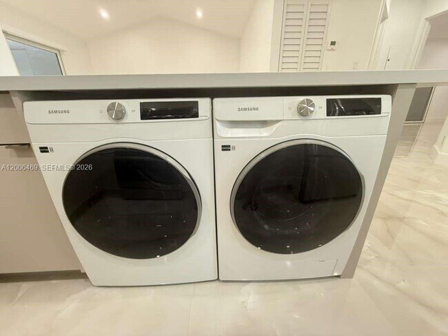 Building Photo - 9307 SW 138th Pl