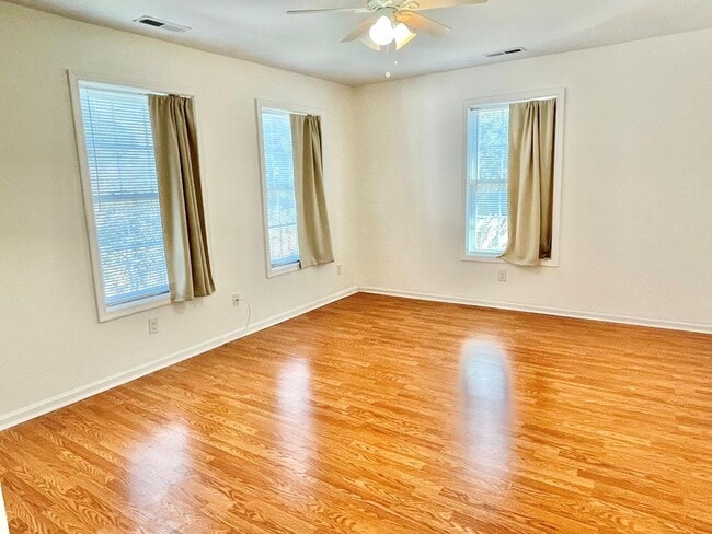 Building Photo - 5164 Main St