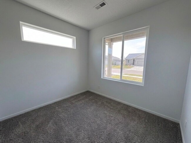 Building Photo - 17520 E Desmet Ave