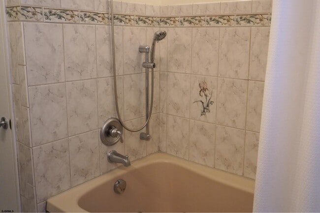 Building Photo - 101 W Meyran Ave