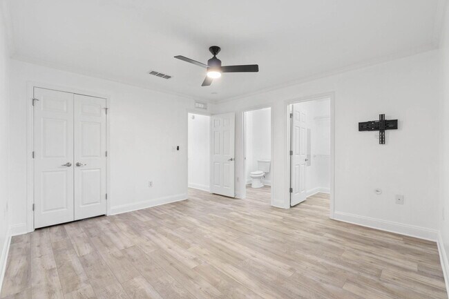 Building Photo - 707 Majestic Dr