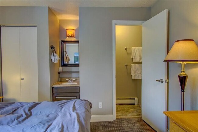 Building Photo - Buffalo Ridge - Spacious unit with Wifi, Covered Parking & Clubhouse