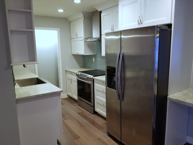 Kitchen - 1515 S Beverly Dr