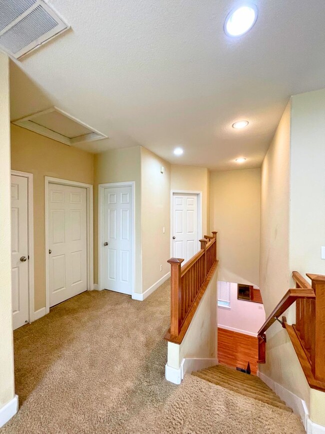 Building Photo - Beautiful 4 bed/ 3.5 bath in Natomas!