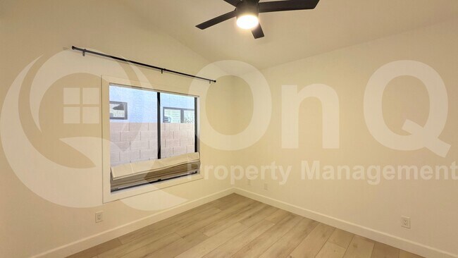 Building Photo - 214 N Silverado St
