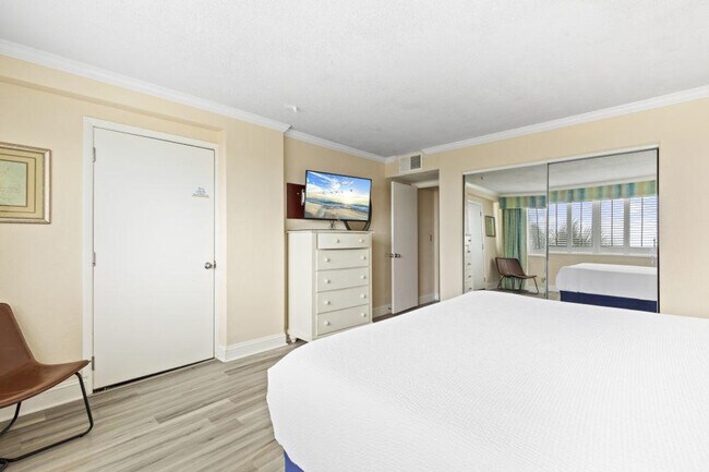 Building Photo - 6810 N Ocean Blvd
