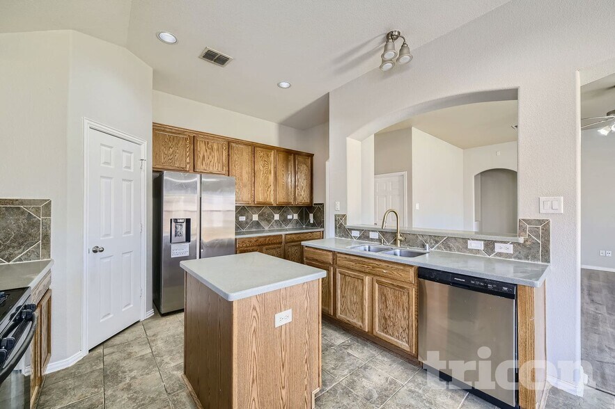 Building Photo - 2615 Hardwood Trail