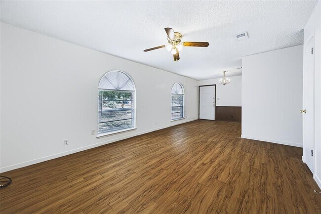 Building Photo - 4713 Sagebrush Trail