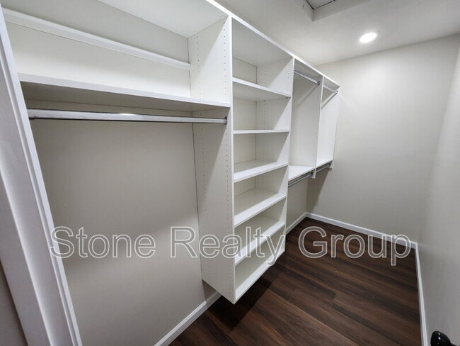 Building Photo - 2400 N 26th St