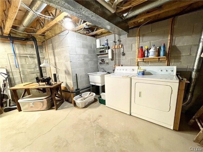 Building Photo - 8423 Bubbling Springs Dr